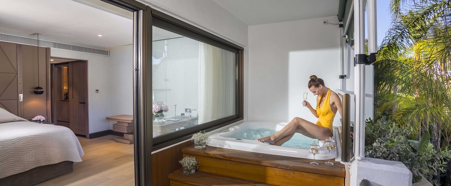 Garden Studio (upper floor, outdoor jacuzzi, adults only)