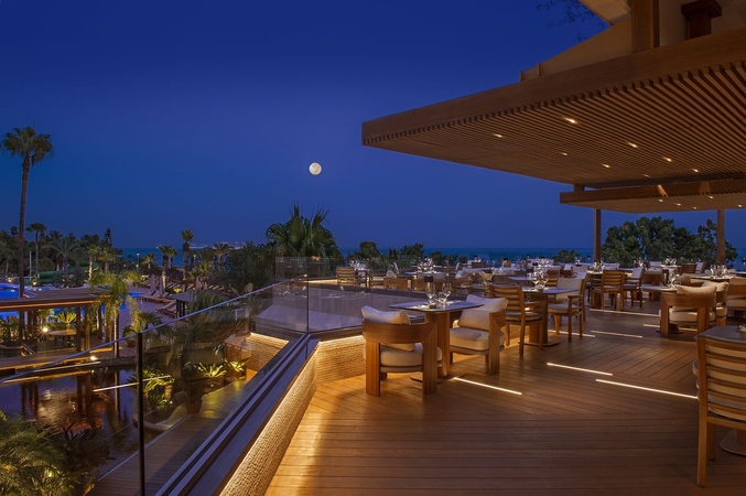 Four Seasons Hotel
