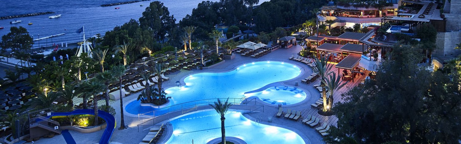 Four Seasons Hotel - Background