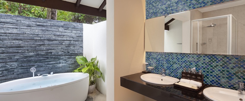 Deluxe Jacuzzi Beach Villa