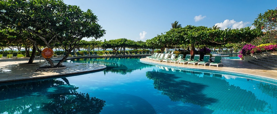 Poolside Bar