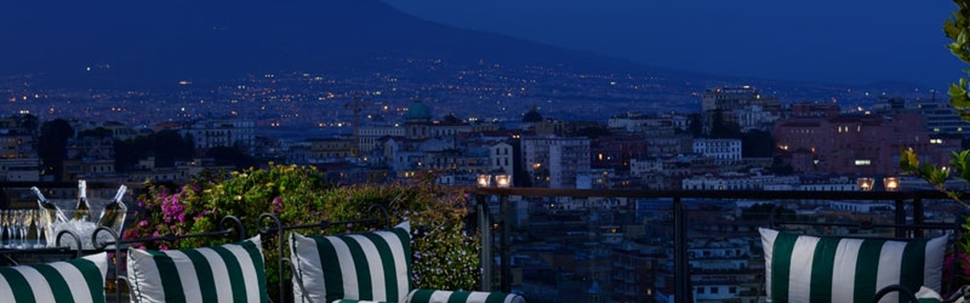 Grand Hotel Parker's - Background