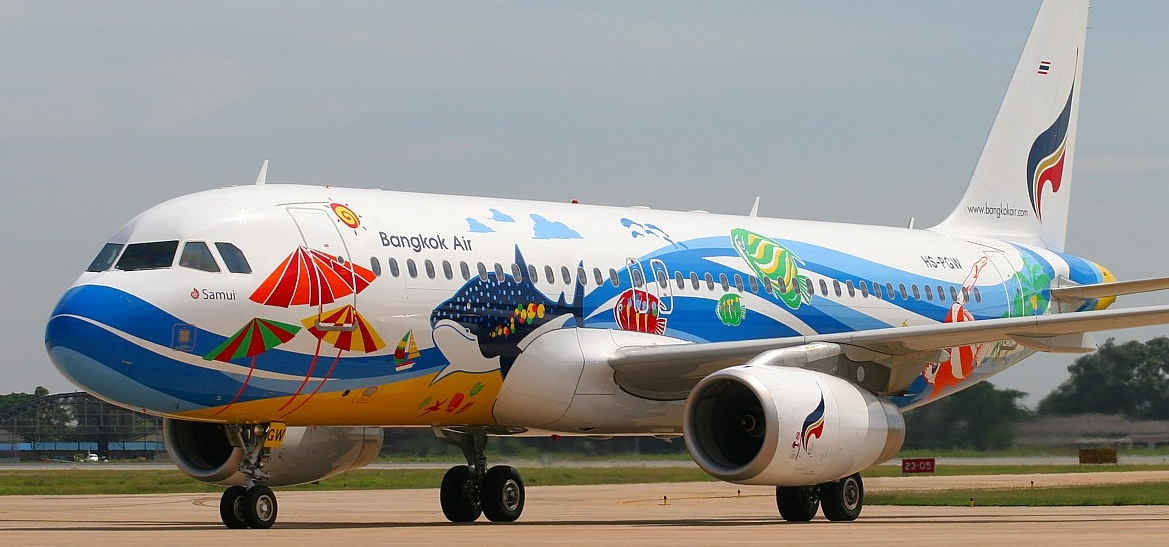 Авиакомпании бангкока. Самолет Бангкок — Пхукет. Бангкок Эйрвейз. Самолет Bangkok Airways 1 класс. Самолет из Пхукета в Самуи.