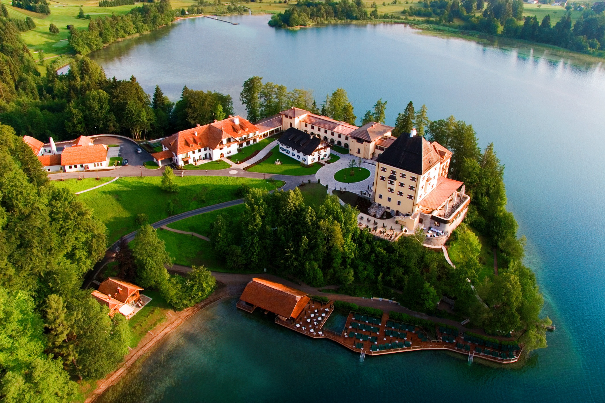 Гостиница на берегу озера. Австрия отель - замок Фушль. Озеро Фушль Австрия. Schloss в Австрии. Schloss Ottersbach Австрия.
